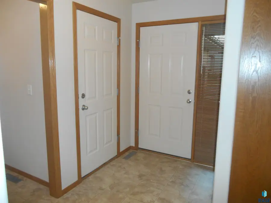3412 S Harmony Dr, Sioux Falls, SD 57110 - #2