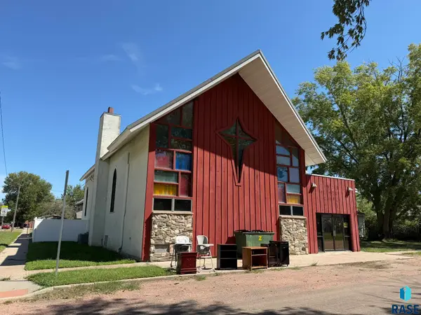 711 3rd St, Scotland, SD 57059