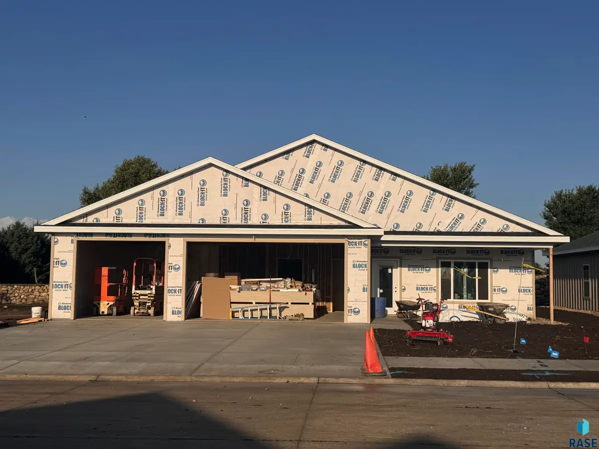 3617 Pinewood Dr, Spirit Lake, IA 51360 - #1