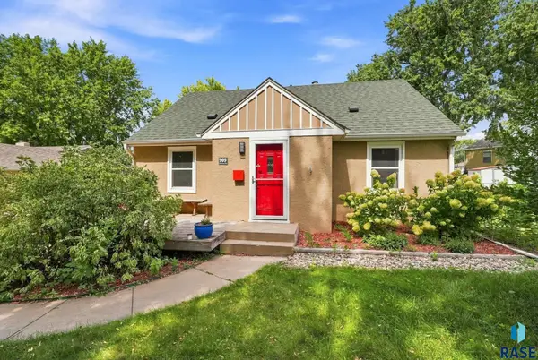 909 S Westmoor Dr, Sioux Falls, SD 57104