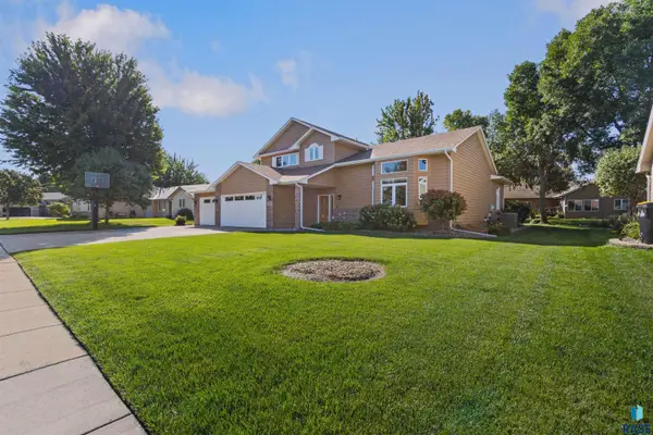 7205 W 32nd St, Sioux Falls, SD 57106