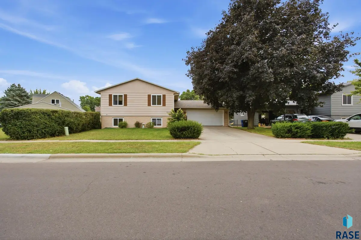 5505 W Abbey Ln, Sioux Falls, SD 57106 - #1