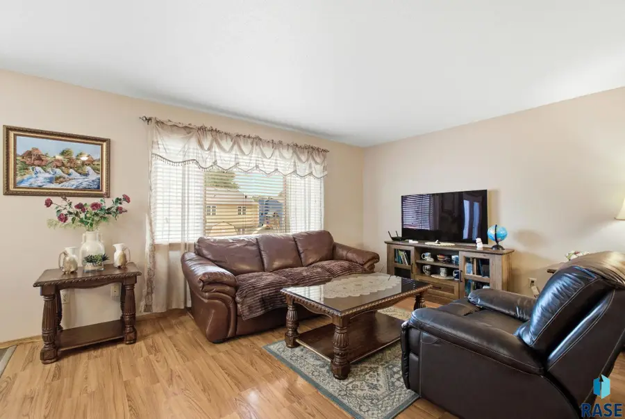 5505 W Abbey Ln, Sioux Falls, SD 57106 - #2