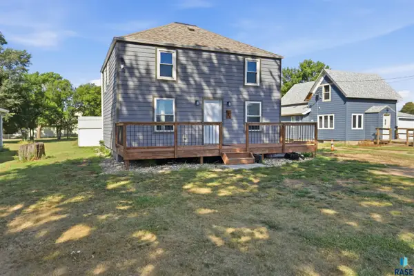 641 N Railway Ave, Canistota, SD 57012
