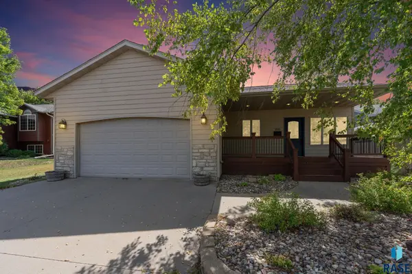 105 E Switch Grass Trl, Brandon, SD 57005