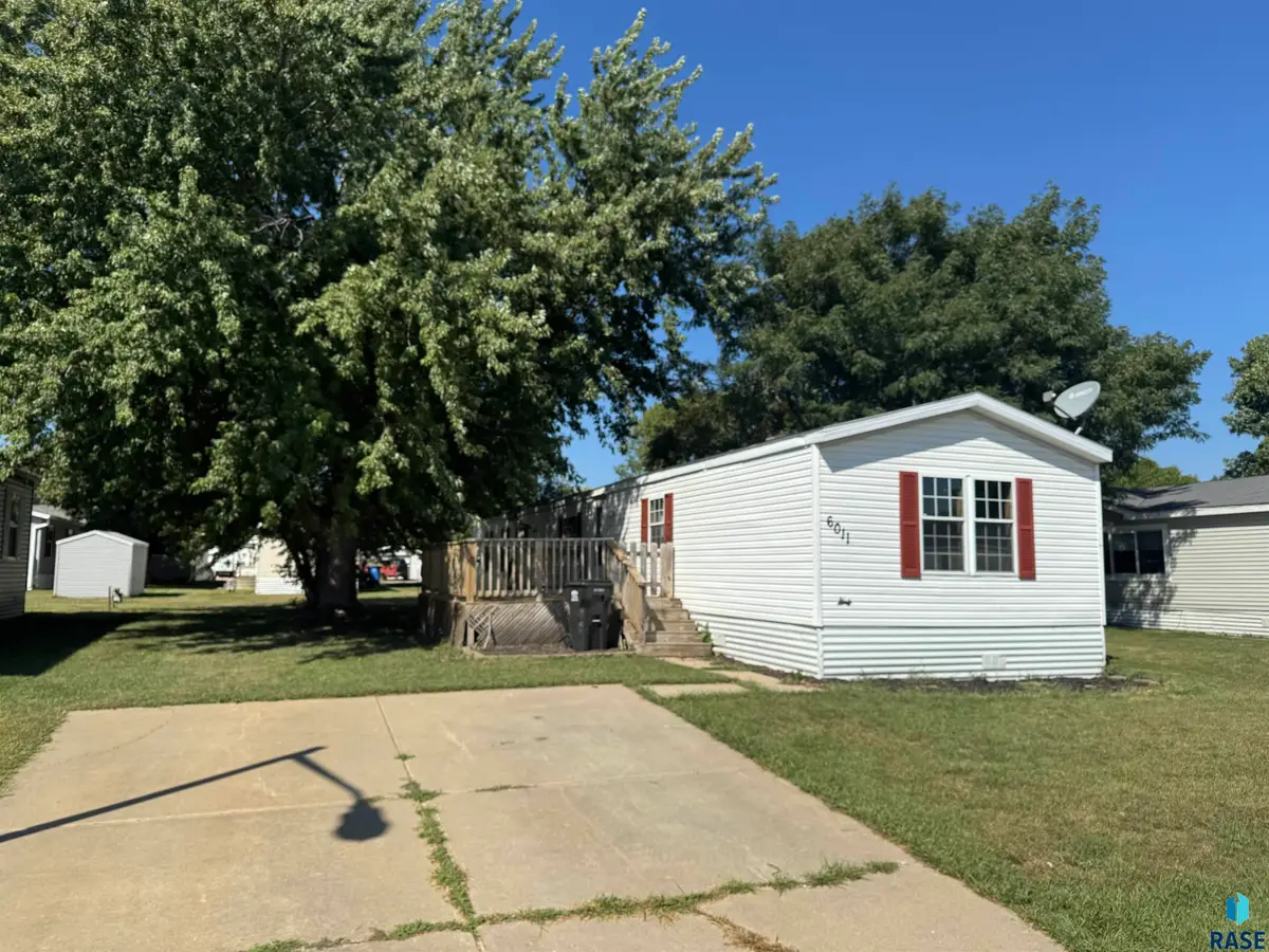 6011 S Canterbury Pl, Sioux Falls, SD 57106 - #1