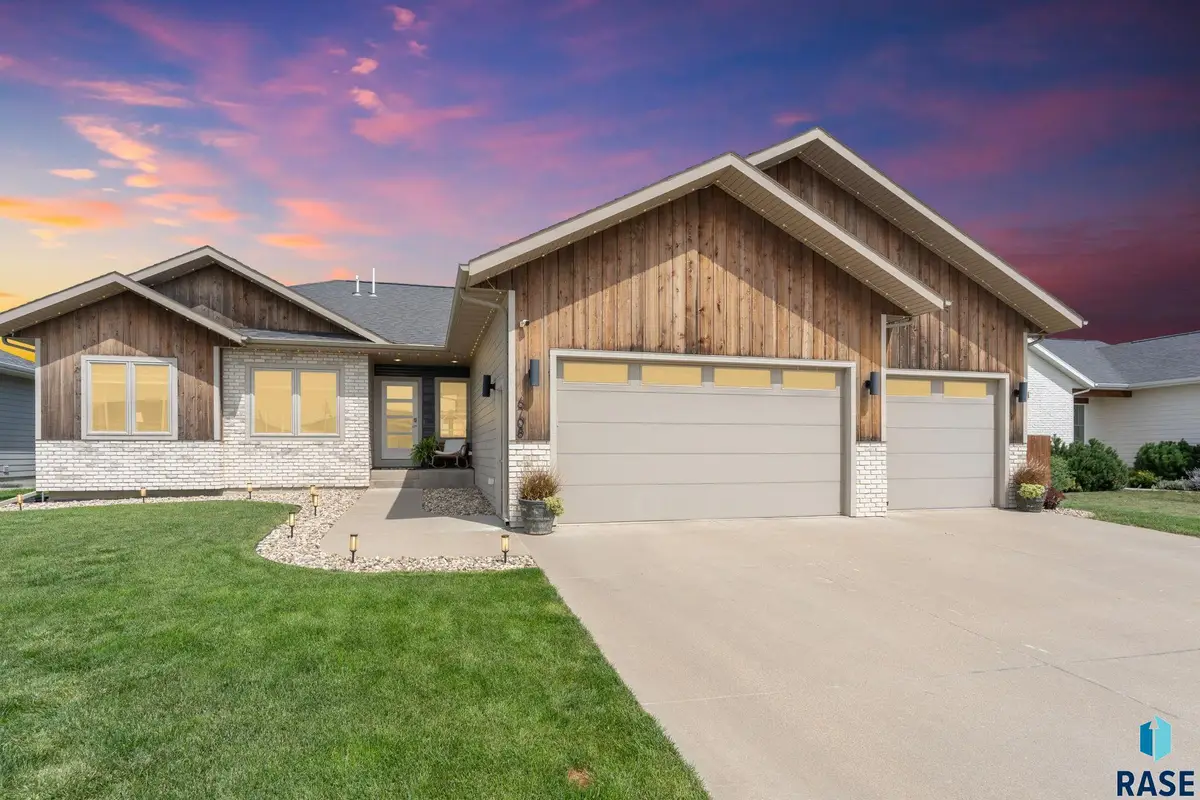 6708 E Dugout Ln, Sioux Falls, SD 57110 - #1