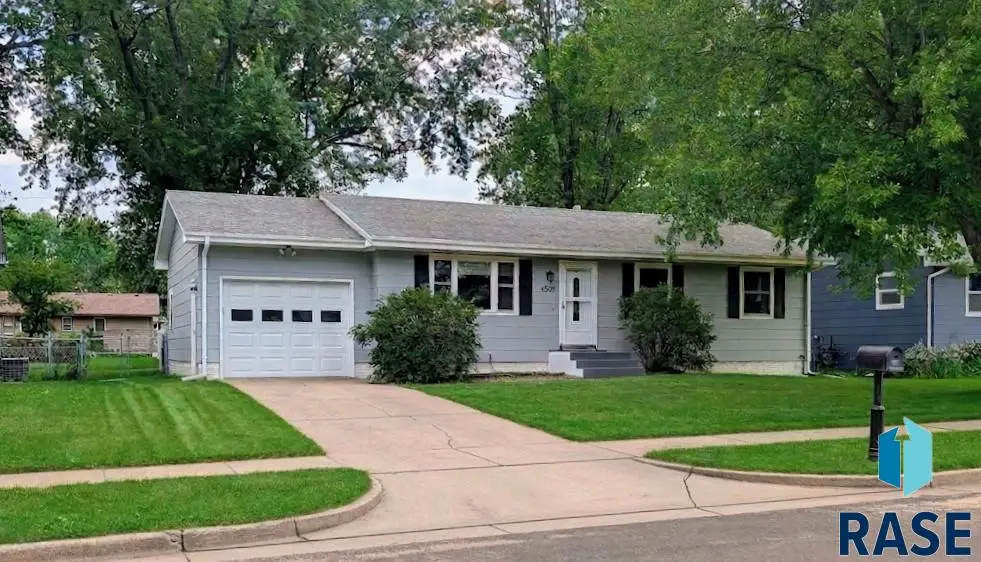 4509 W 37th St, Sioux Falls, SD 57106 - #1
