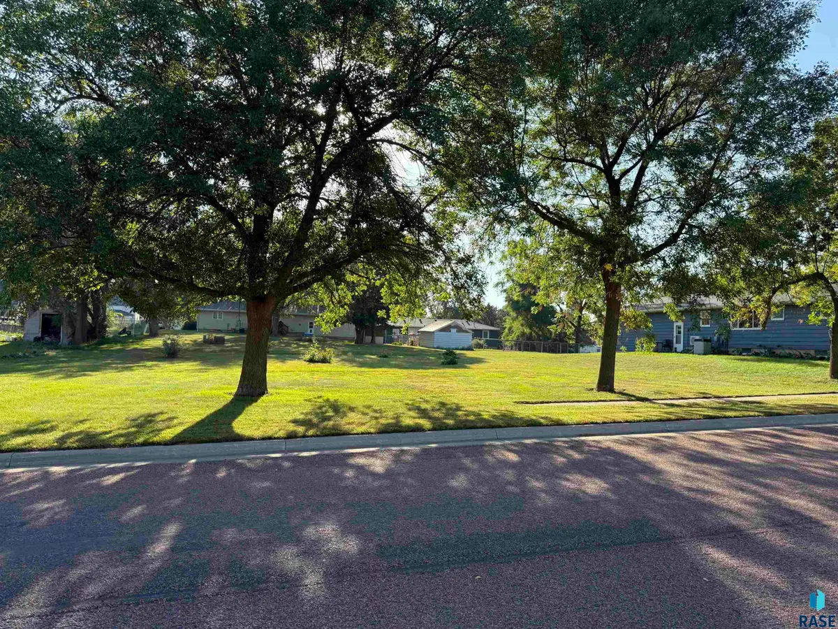 309 S Roberts St, Humboldt, SD 57035 - #1