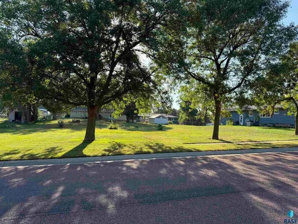 309 S Roberts St, Humboldt, SD 57035