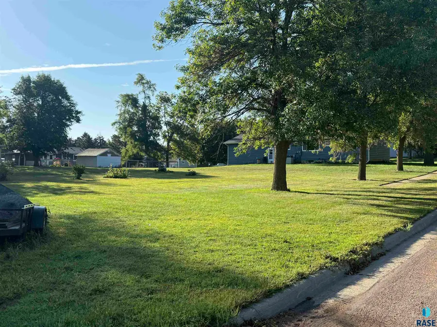 309 S Roberts St, Humboldt, SD 57035 - #2