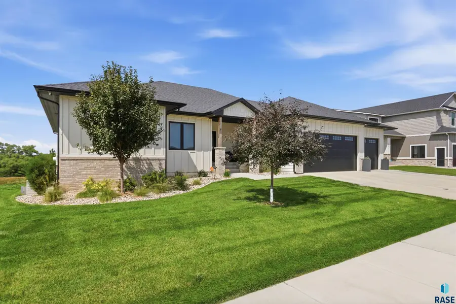 5503 W Colonial Ct, Sioux Falls, SD 57107 - #3