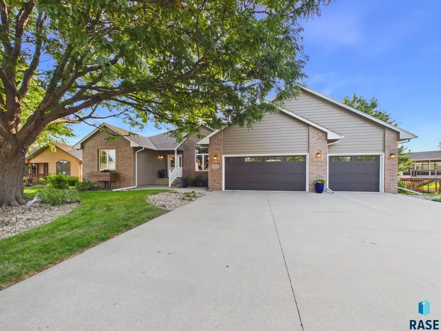 1312 S Honeysuckle Trl, Sioux Falls, SD 57106 - #2