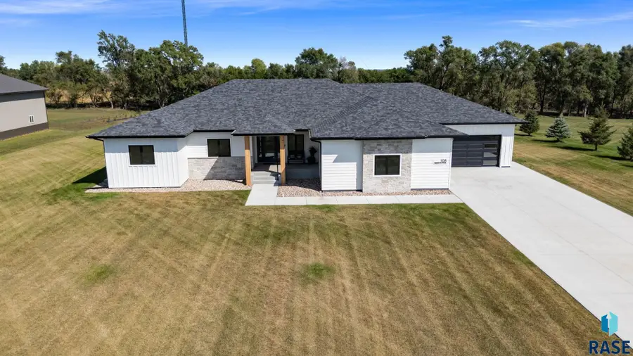 108 Landon Trl, Parker, SD 57053 - #2