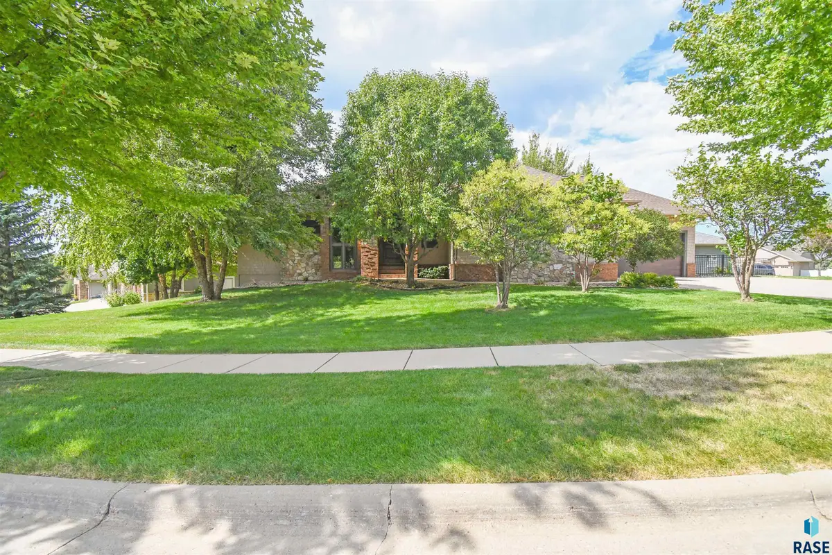 1325 W Wicklow Ct, Sioux Falls, SD 57108 - #1