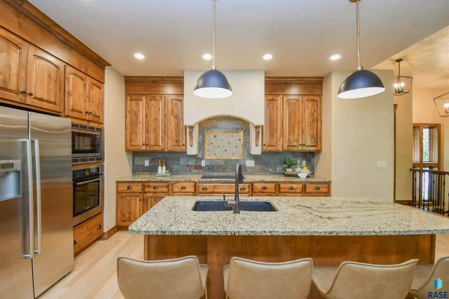 1325 W Wicklow Ct, Sioux Falls, SD 57108 - #2