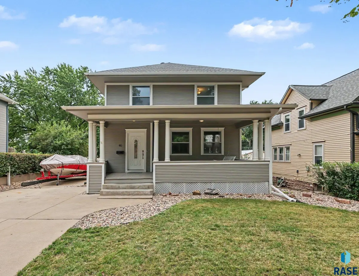 811 W 7th St, Sioux Falls, SD 57104 - #1