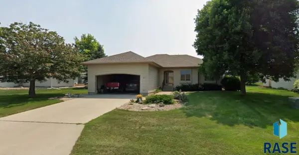 815 S Park Lane St, Canton, SD 57013