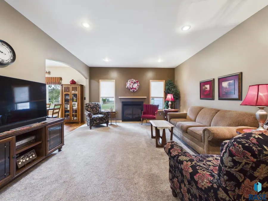 815 S Park Lane St, Canton, SD 57013 - #2