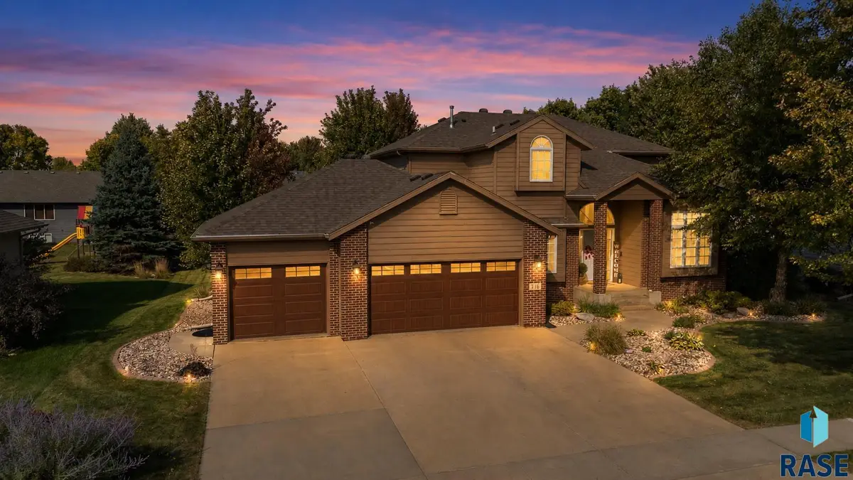 716 W Laquinta St, Sioux Falls, SD 57108 - #1