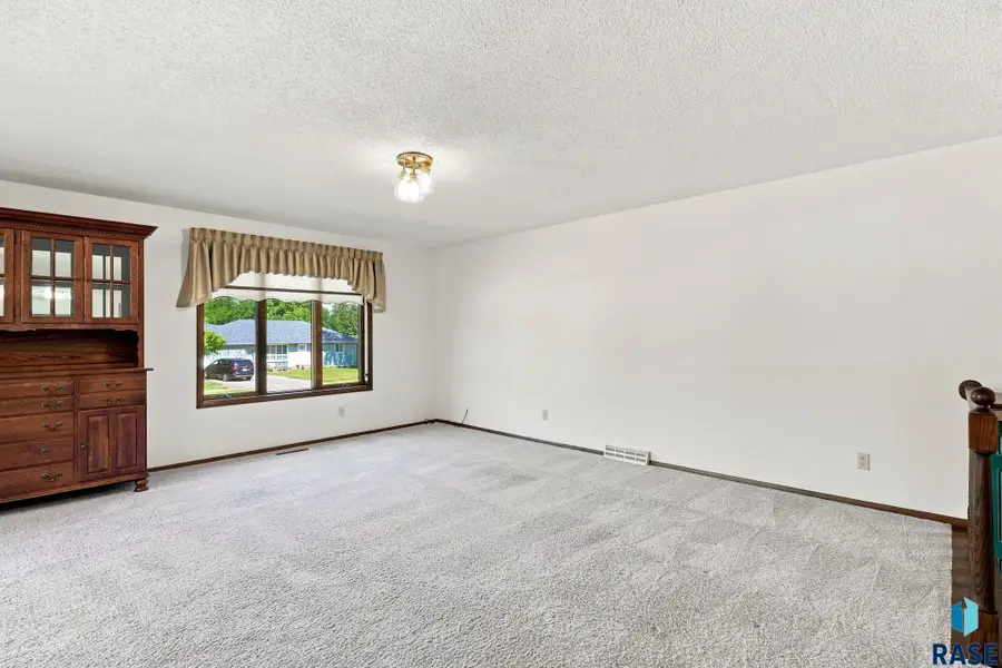 6001 W Sioux K Ct, Sioux Falls, SD 57106 - #2