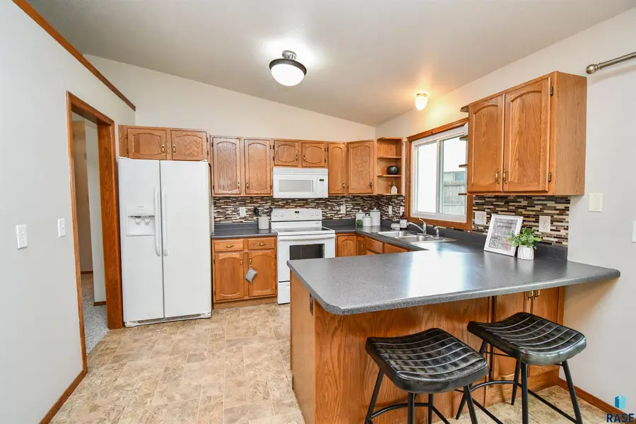 705 N Montgomery Ct, Sioux Falls, SD 57103 - #2