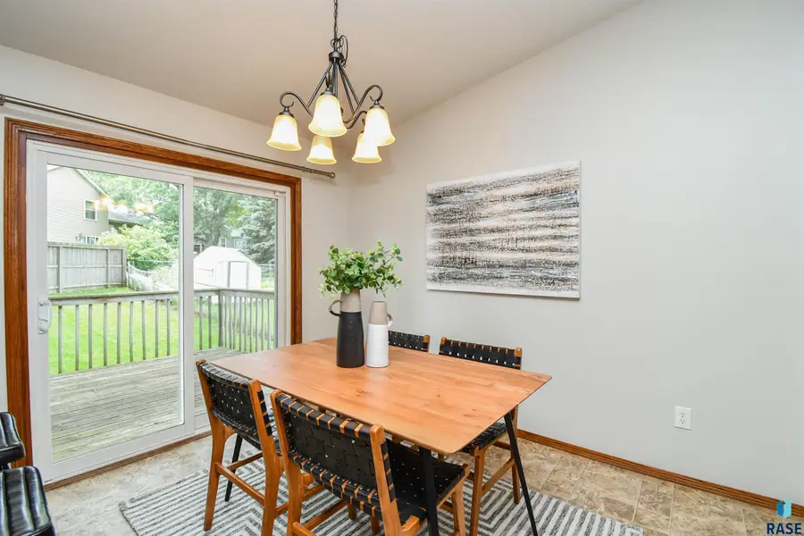 705 N Montgomery Ct, Sioux Falls, SD 57103 - #3