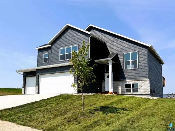 2609 S Copper Creek Ave, Sioux Falls, SD 57110