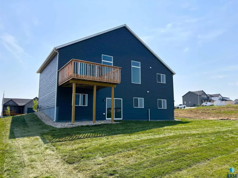 2609 S Copper Creek Ave, Sioux Falls, SD 57110 - #2