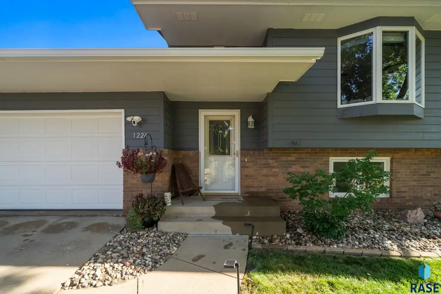 1224 S Dunham Cir, Sioux Falls, SD 57106 - #2