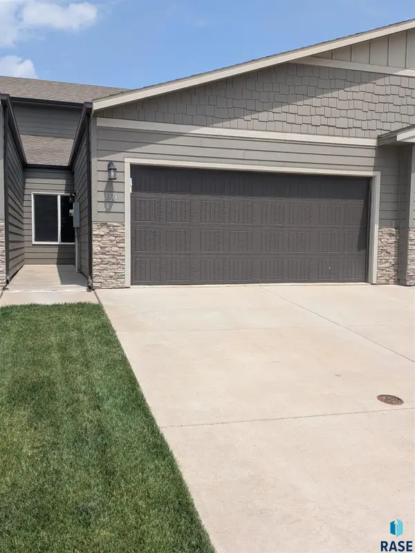 5513 S Seville Pl, Sioux Falls, SD 57108