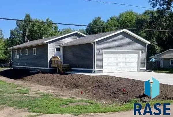 3138 N Highland Ave, Sioux Falls, SD 57104