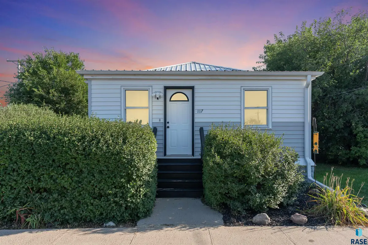 117 W 1st St, Lennox, SD 57039 - #1