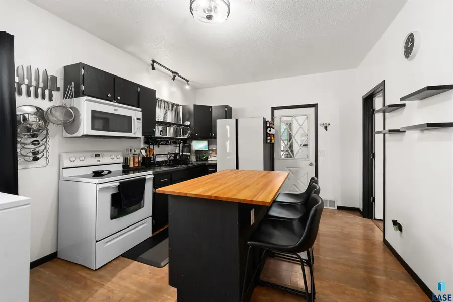 117 W 1st St, Lennox, SD 57039 - #3