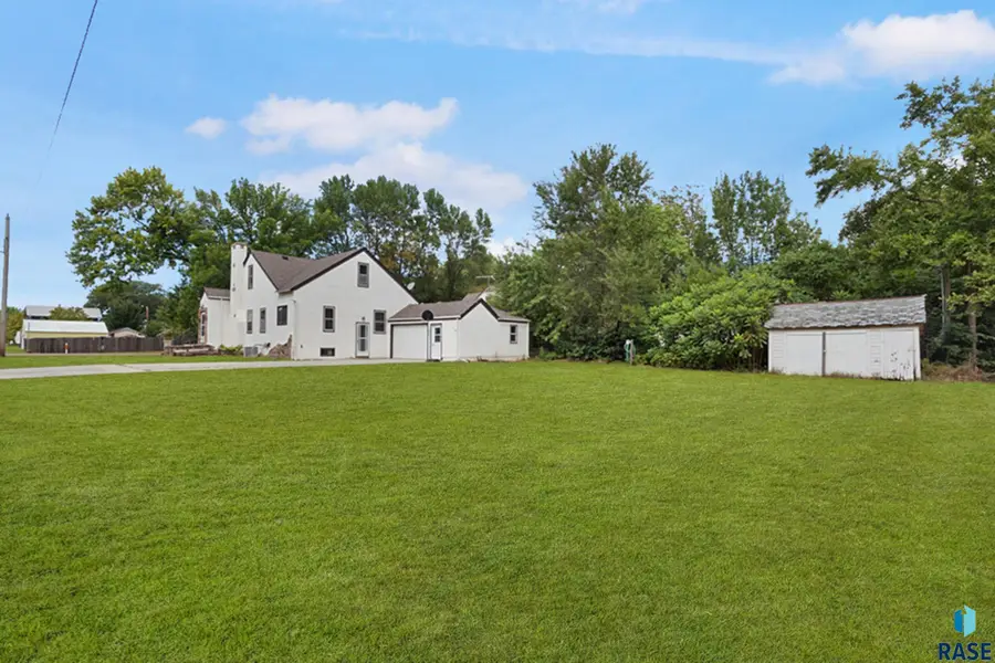 200 E 5th St, Marion, SD 57043 - #2