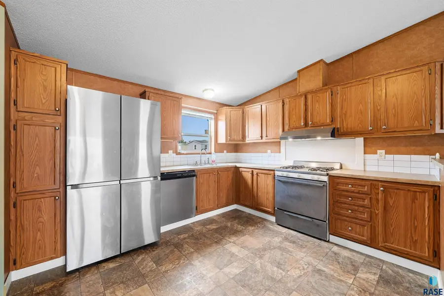 6004 S Belfair Pl, Sioux Falls, SD 57106 - #3