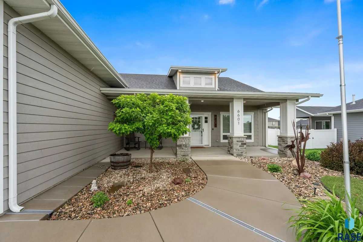 6601 E 33rd St, Sioux Falls, SD 57110 - #1
