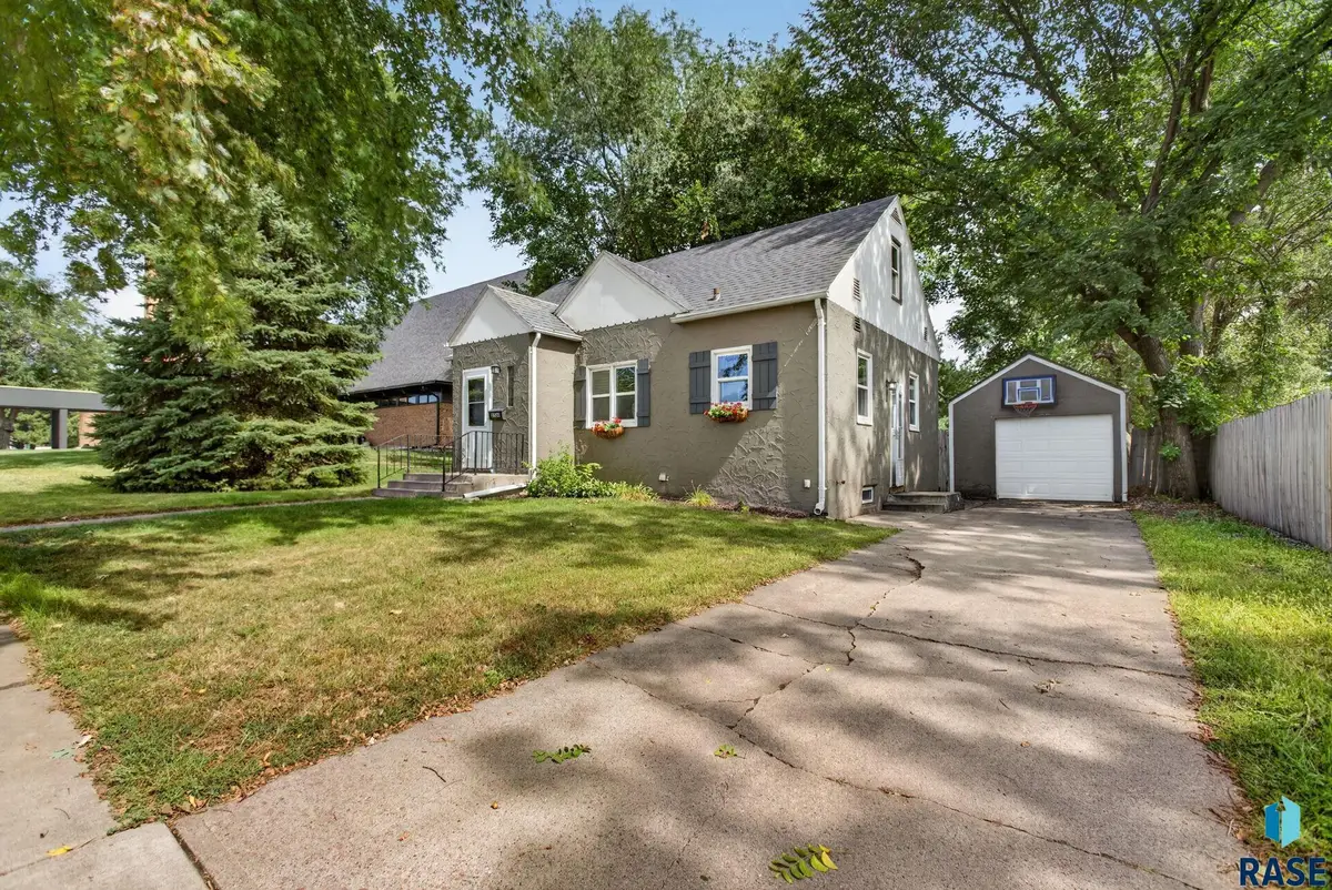 2500 S Jefferson Ave, Sioux Falls, SD 57105 - #1