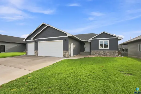 3904 S Catcher Ct, Sioux Falls, SD 57110