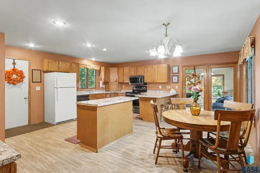 812 N Olive Ave, Madison, SD 57042 - #2