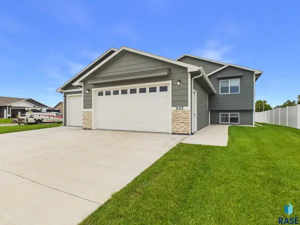 902 Birch St, Harrisburg, SD 57032