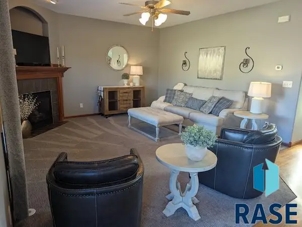 8128 S Grass Creek Dr, Sioux Falls, SD 57108