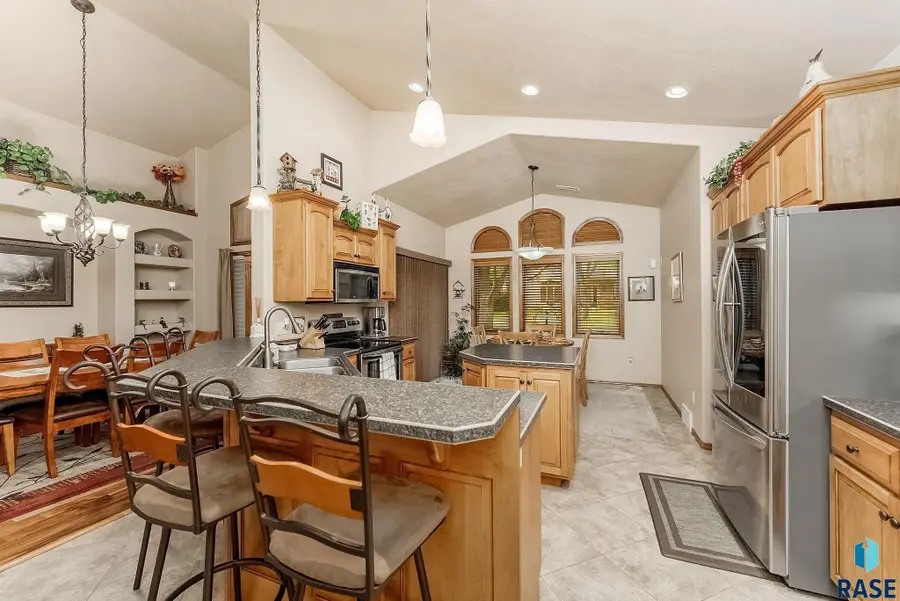711 70th Pl E, Sioux Falls, SD 57108 - #3