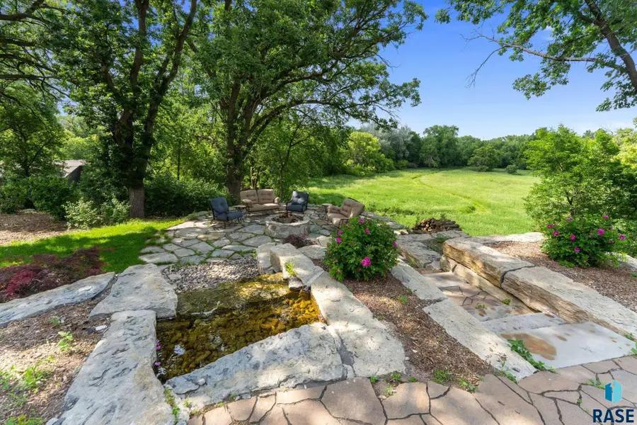 300 E Twin Oaks Dr, Sioux Falls, SD 57105 - #2