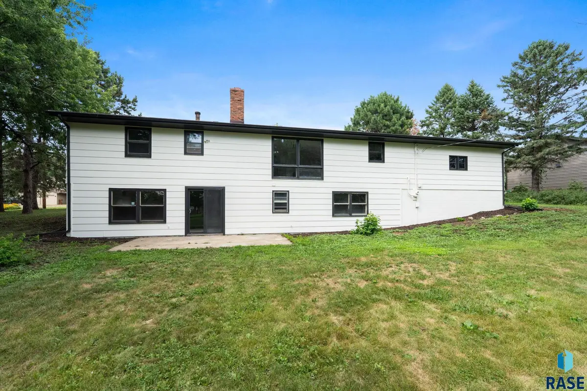 2801 W Delrich Dr, Sioux Falls, SD 57107 - #1