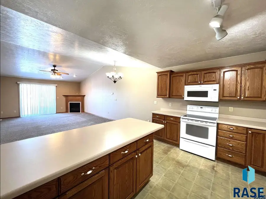 3100 E Bragstad Dr, Sioux Falls, SD 57103 - #2