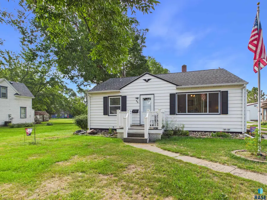 529 SE 1st St, Madison, SD 57042 - #3