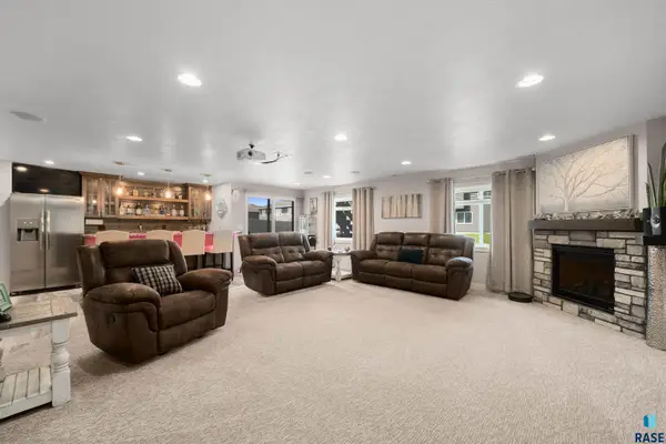 3809 S Home Plate Ave, Sioux Falls, SD 57110