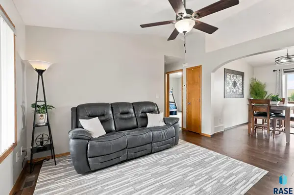 816 S Wheatland Ave, Sioux Falls, SD 57106
