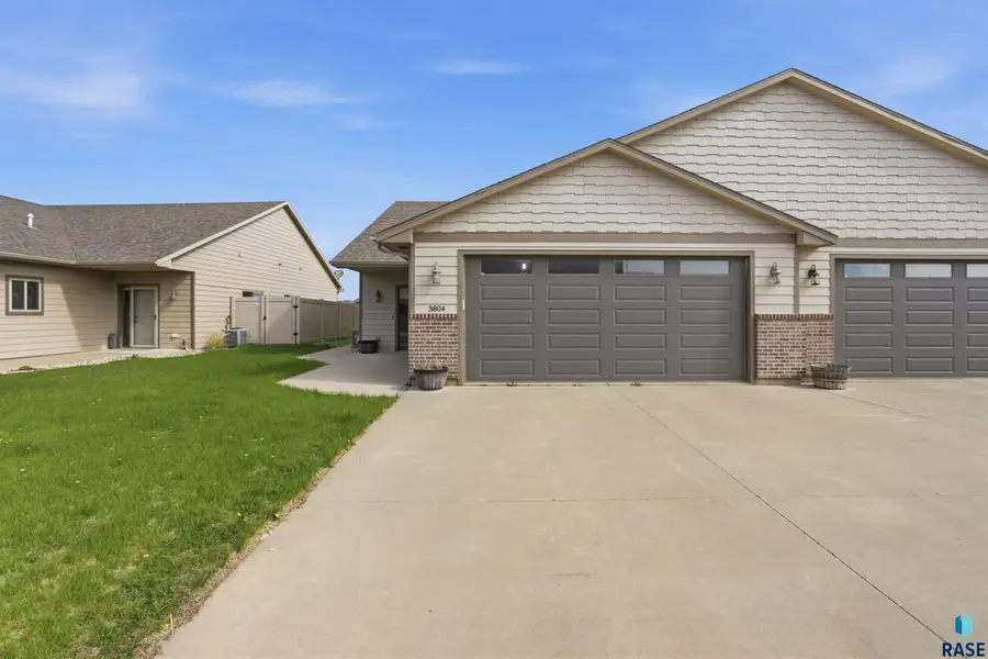 3804 E Brewster St, Sioux Falls, SD 57108 - #2